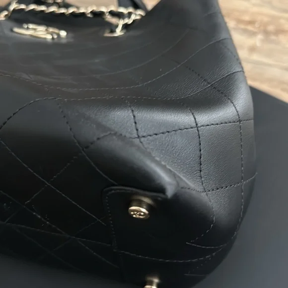 Authentic Black Calfskin Quilted Leather Shopping Bag - Picture 11 of 16